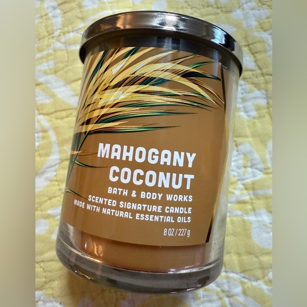 Bath and Body Works Mahogany Coconut Single Wick. New in Box.